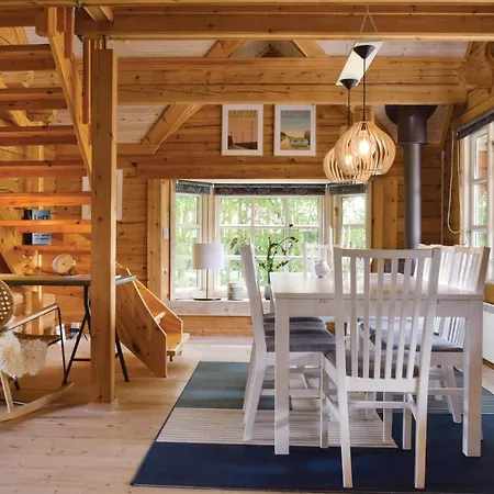 Stunning Home In Humble With Sauna * Nordenbro Vesteregn