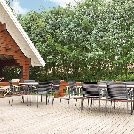 Stunning Home In Humble With Sauna Nordenbro Vesteregn